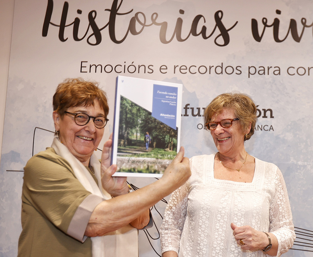 Argentina Canido recibe su Libro de Vida en el Evento Historias Vividas de Afundación y Envita